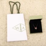 Van Cleef and Arpels Lucky Spring pendant open wings ladybug - 图片 5