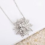 Van Cleef and Arpels Lotus clip pendant medium model - 图片 3