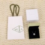 Van Cleef and Arpels Lotus pendant small model - 图片 7
