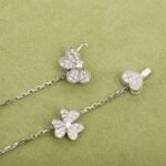 Van Cleef and Arpels Frivole necklace 9 flowers - 图片 3