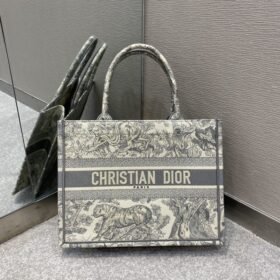 Dior 208