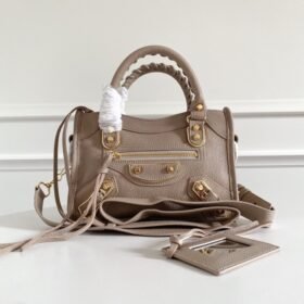 Balenciaga 030