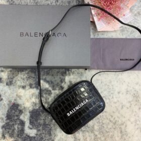 Balenciaga 047