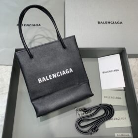 Balenciaga 075