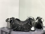 Balenciaga 156