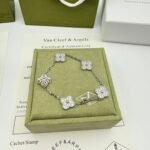 Van Cleef and Arpels Vintage Alhambra bracelet 5 motifs - 图片 2