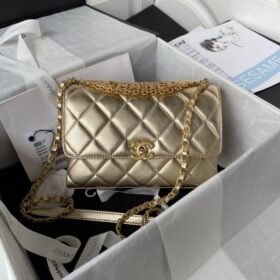 Chanel 579
