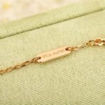 Van Cleef and Arpels Lucky Spring bracelet plum blossom - 图片 3