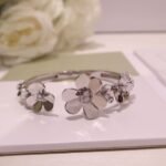 Van Cleef and Arpels Frivole bracelet 7 flowers medium model - 图片 2