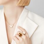 Van Cleef and Arpels Lucky Alhambra butterfly pendant - 图片 3