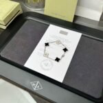 Van Cleef and Arpels Vintage Alhambra bracelet 5 motifs - 图片 2