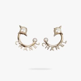 CHANEL Pearl earrings