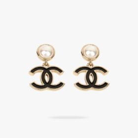 CHANEL CC Pearl earrings