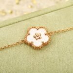 Van Cleef and Arpels Lucky Spring bracelet plum blossom - 图片 6