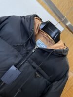 Prada Enameled Triangle Logo Drawstring Hooded Quilted Down Jacket - 图片 3