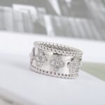 Van Cleef and Arpels Perl??e clovers ring medium model - 图片 2