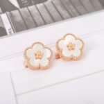 Van Cleef and Arpels Lucky Spring earrings plum blossom - 图片 5