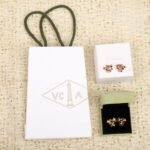 Van Cleef and Arpels Frivole earrings 3 flowers mini model - 图片 5
