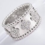 Van Cleef and Arpels Perl??e clovers ring medium model - 图片 3