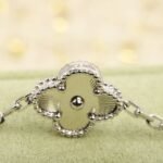Van Cleef and Arpels Vintage Alhambra bracelet 5 motifs - 图片 5