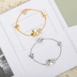 Van Cleef and Arpels Frivole bracelet 5 flowers - 图片 5
