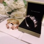 Van Cleef and Arpels Frivole bracelet 7 flowers medium model - 图片 4