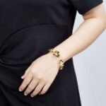 Van Cleef and Arpels Frivole bracelet 7 flowers medium model - 图片 5