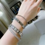 Van Cleef and Arpels Perl??e pearls of gold bracelet medium model - 图片 4