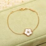 Van Cleef and Arpels Lucky Spring bracelet plum blossom - 图片 2