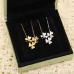 Van Cleef and Arpels Frivole pendant 3 flowers mini model - 图片 5