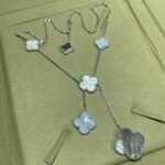 Van Cleef and Arpels Magic Alhambra necklace 6 motifs - 图片 2