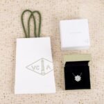 Van Cleef and Arpels Lotus clip pendant medium model - 图片 7