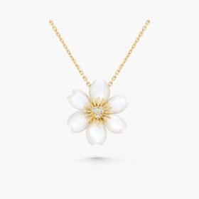 Van Cleef and Arpels Rose de No?l pendant mini model