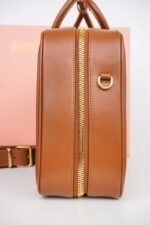 Miu Miu Logo Embossed Zip Tote Brown - 图片 14