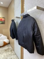 Prada Triangle Label Down Jacket - 图片 4