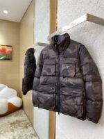 Prada Camouflage Triangle Logo Down Jacket - 图片 3