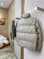 Fendi printed offset labelled down jacket brown - 图片 4