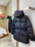 Prada Mid-Length Waisted Triangle Label Down Jacket - 图片 4