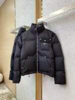 Prada Triangle Label Down Jacket - 图片 5