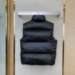 Prada Triangle Label Down Vest - 图片 2