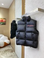 Prada Triangle Label Down Vest - 图片 3
