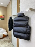 Prada Triangle Label Down Vest - 图片 4