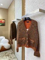Chanel Horseshoe Sleeve Sequin Knit Cardigan Jacket - 图片 3