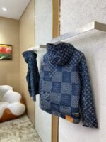 LV Jacquard Denim Down Jacket - 图片 4