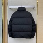 Prada Triangle Label Down Jacket - 图片 2