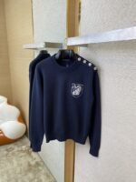 LV Knit Shoulder Button Crew Neck Sweater - 图片 7