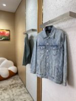 Balenciaga Full Print Denim Outerwear - 图片 5