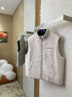 Prada Triangle Label Wool Vest - 图片 3