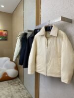 Bottega Veneta Lapel Down Jacket Beige - 图片 3