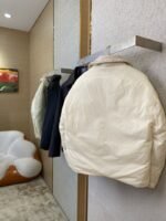 Bottega Veneta Lapel Down Jacket Beige - 图片 4